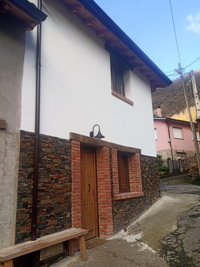 Casa Rural Gueilones, Parque Natural De Ponga Sobrefoz Εξωτερικό φωτογραφία