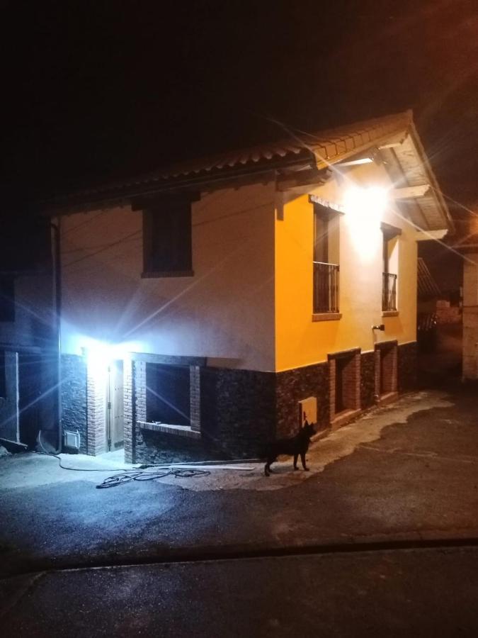 Casa Rural Gueilones, Parque Natural De Ponga Sobrefoz Εξωτερικό φωτογραφία